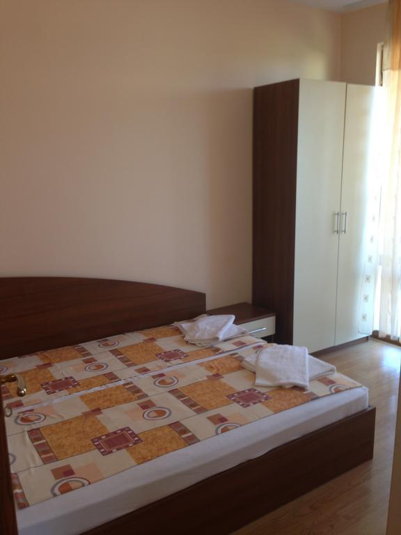 Gardenia Apartments Primorsko Rum bild